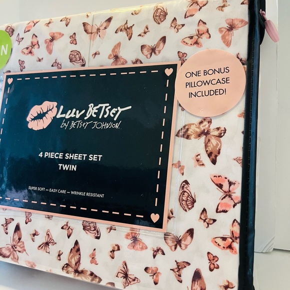 Luv Betsey by Betsey Johnson 4 Piece Twin Size Sheet Set Butterfly Fun - Picture 4 of 10